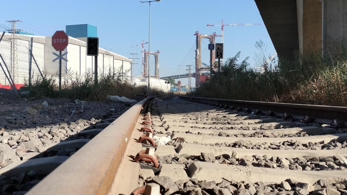 Vías del tren en el Puerto de Sevilla