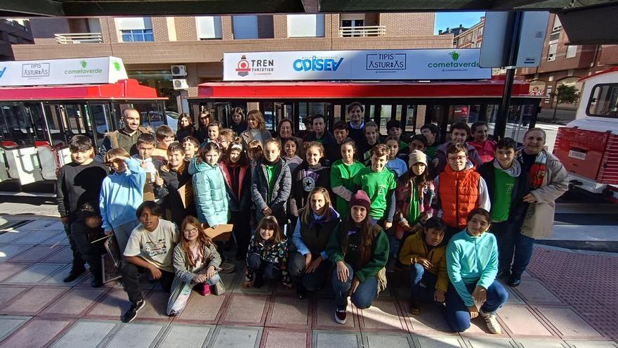 Más de 150 escolares de la Pola y Lieres participan en una yincana para celebrar el 25N