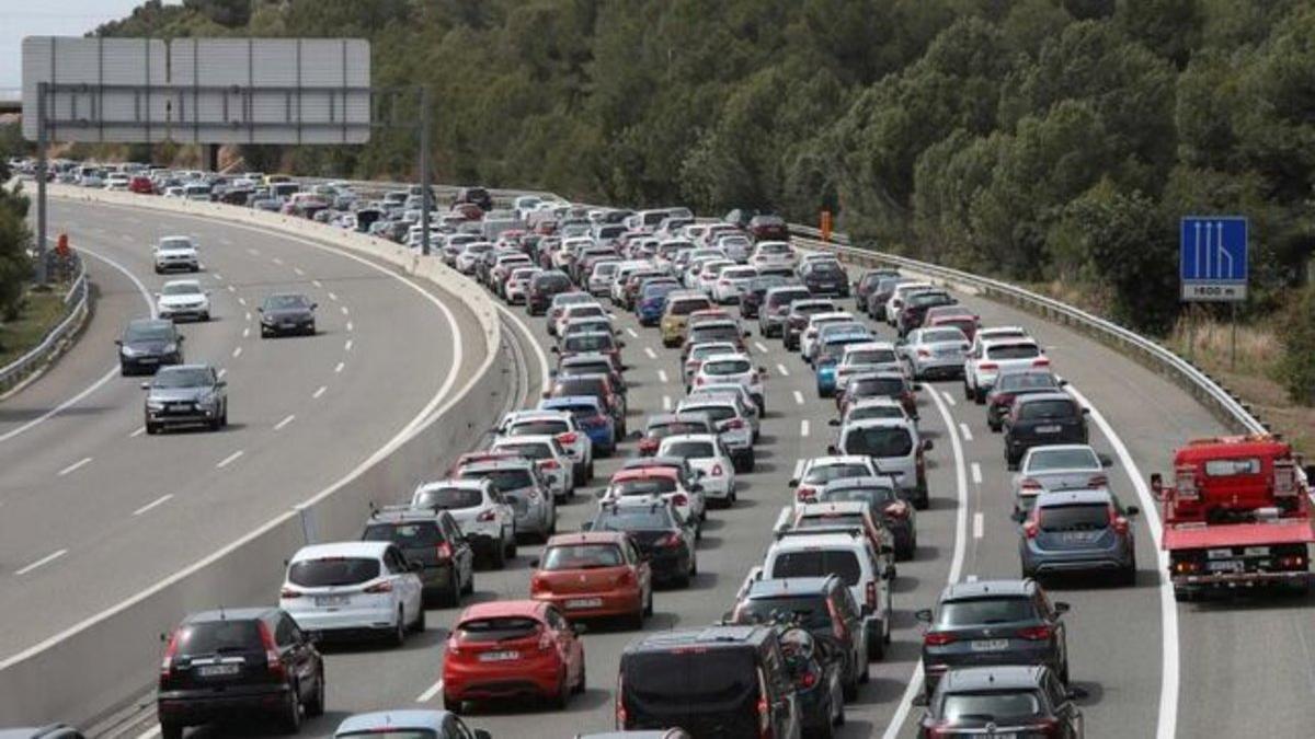 Los coches eléctricos siguen creciendo, aunque la gasolina representan el 59,3% del mercado.