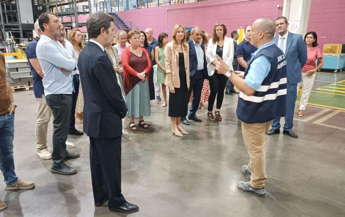 La jornada concluyó con una visita al almacén de Hefame, cooperativa referente en el sector. | LAURA ALMIRANTE