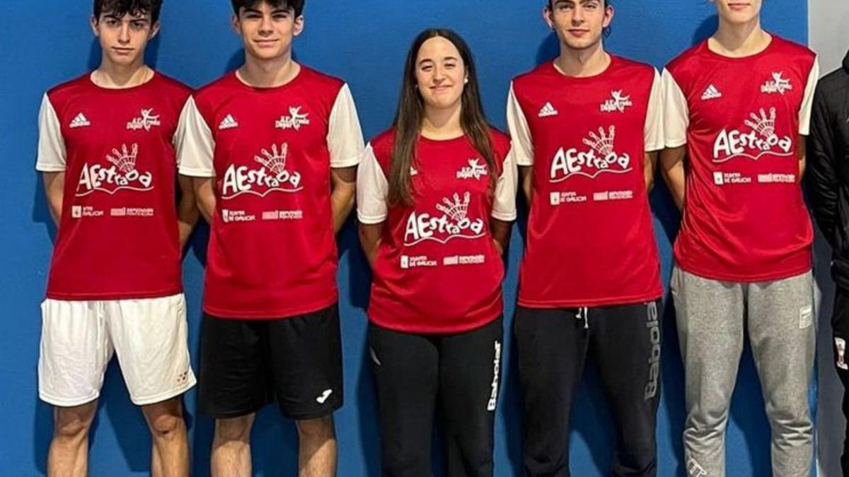 Cuatro medallas para el Bádminton A Estrada