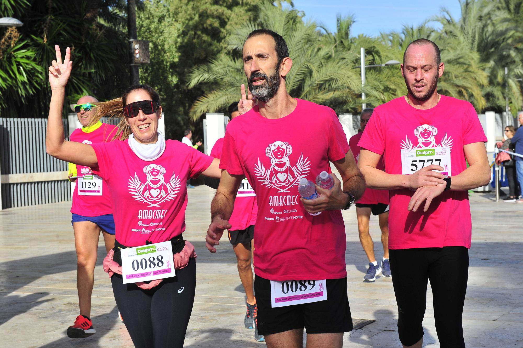 Más de 8.000 solidarios con el cáncer de mama en Elche