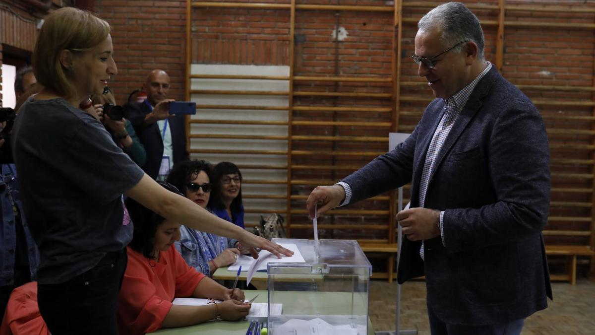 El candidato popular vota en Zamora capital.