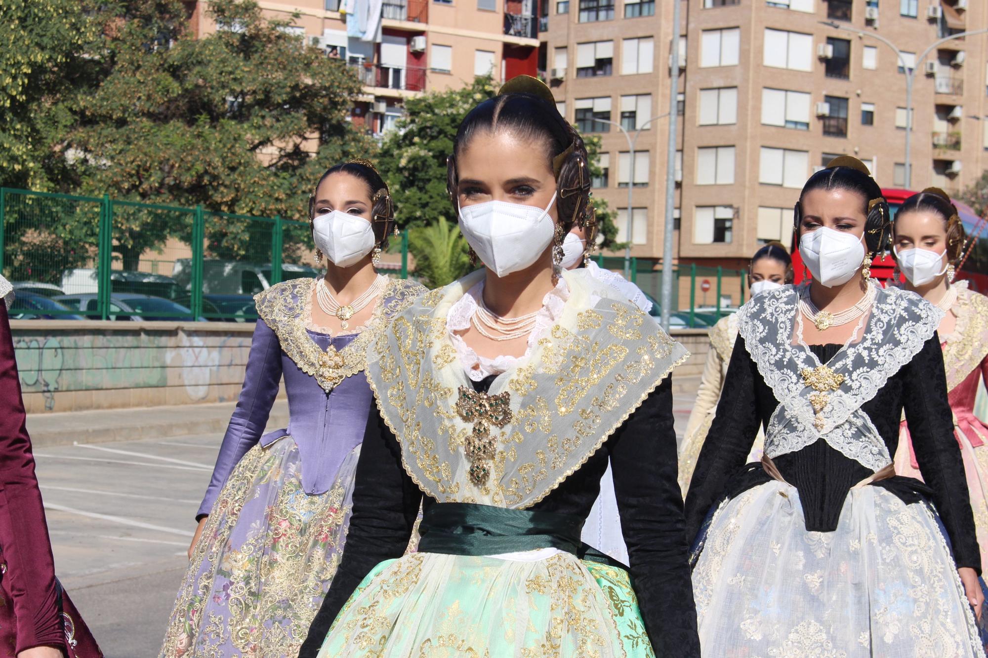 Carmen, Nerea y las cortes acompañan a las fallas de Quart y Xirivella en la procesión de la Senyera