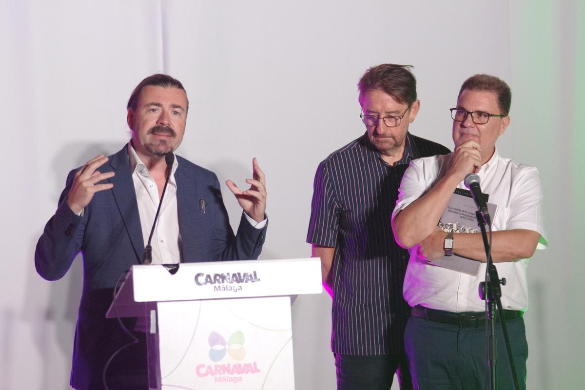 José Luis Puche presenta su obra que será el cartel anunciador del Carnaval de Málaga 2025