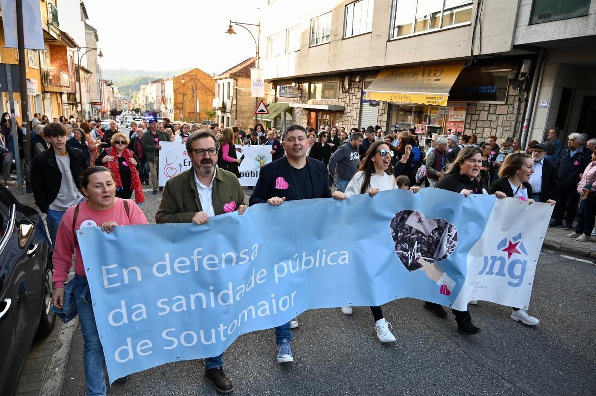 Protesta de los vecinos de Soutomaior por los retrasos en la atención sanitaria.