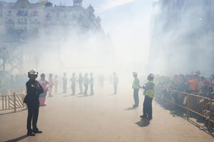 Humo durante la XV mascletà de las Fallas 2024, en la plaza del Ayuntamiento de Valencia, a 15 de marzo de 2024, en Valencia, Comunidad Valenciana (España). La mascletà se realiza a cargo de la pirotecnia Vulcano de Turís. La empresa pirotécnica debutó en las Fallas de 2014 y desde la pandemia no volvió a participar. La mascletà de hoy supone su regreso a las Fallas. 15 MARZO 2024;FALLAS;PP;PARTIDO POPULAR;MASCLETÀ;FUEGOS;FUEGOS ARTIFICIALES;PIROTECNIA Jorge Gil / Europa Press 15/03/2024 / Jorge Gil;category_code_new;