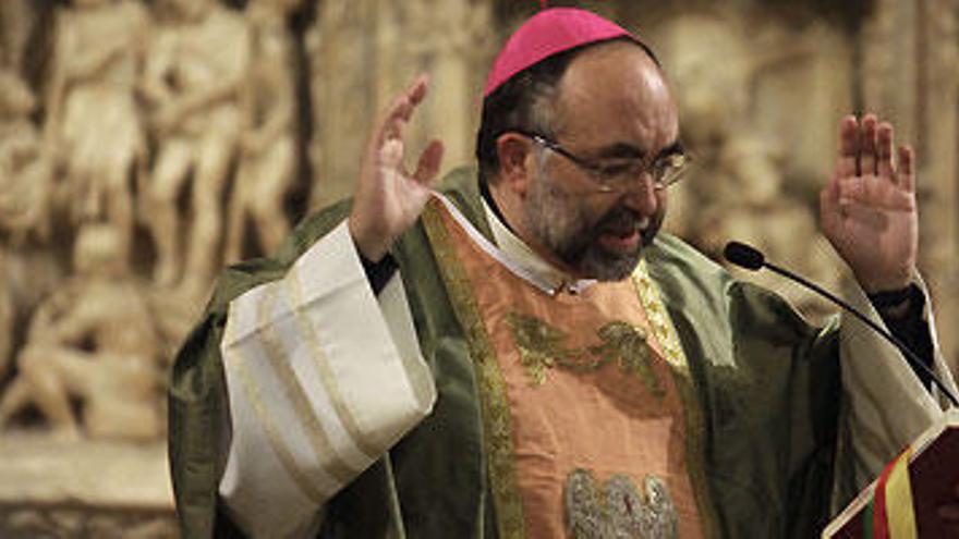 Jesús Sanz durante una misa en la catedral de Huesca.