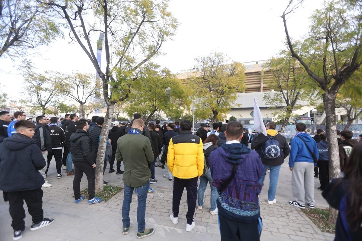 Así ha sido la protesta de los aficionados herculanos antes del partido