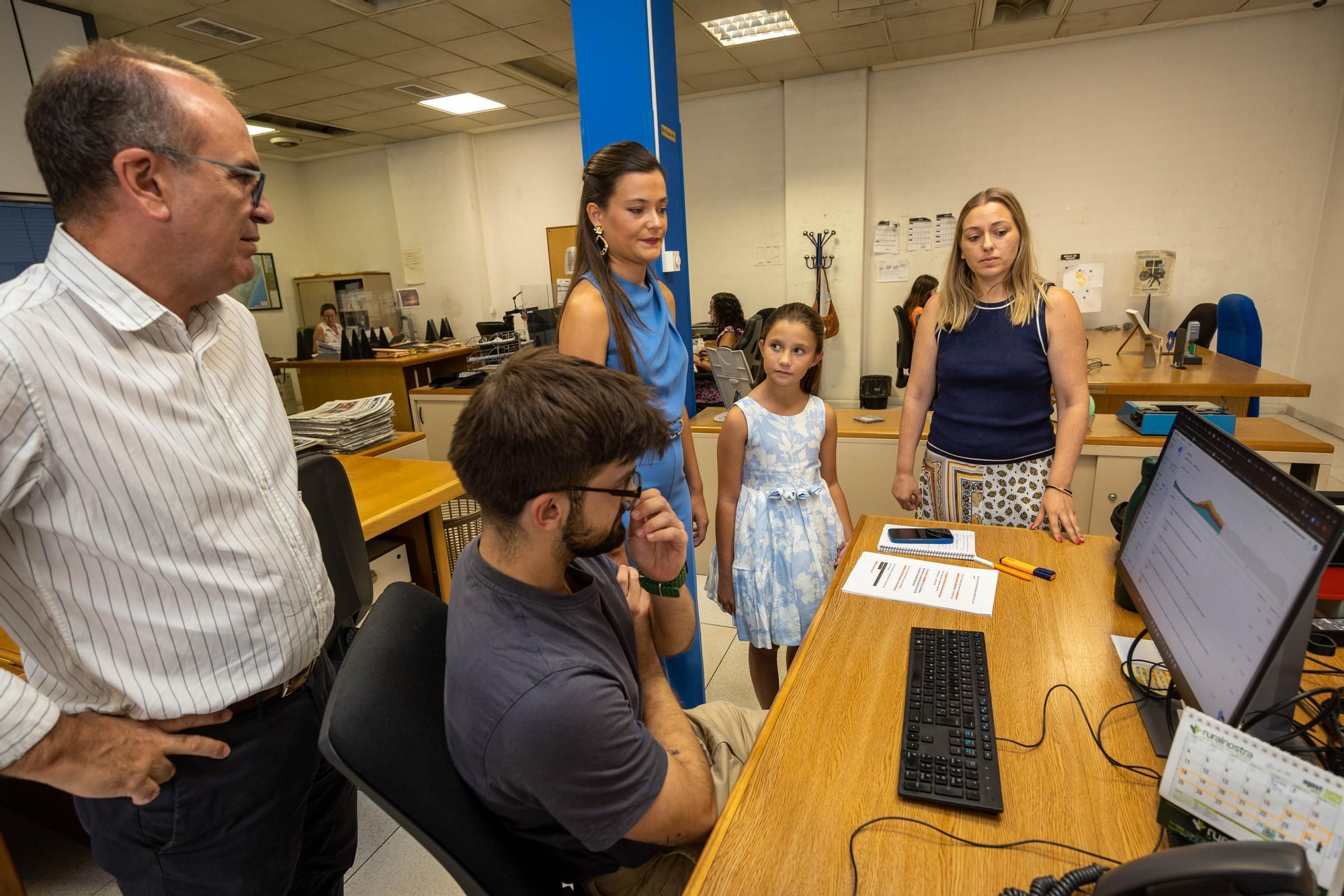 Visita de les reines de les festes a Mediterráneo i les claus de Collazos al front de la Junta