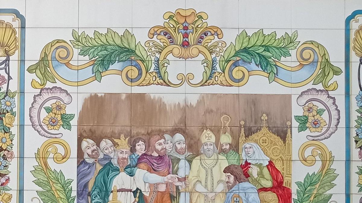 Mural de cerámica de la plaza Na Violant que representa una escena histórica de Castelló.