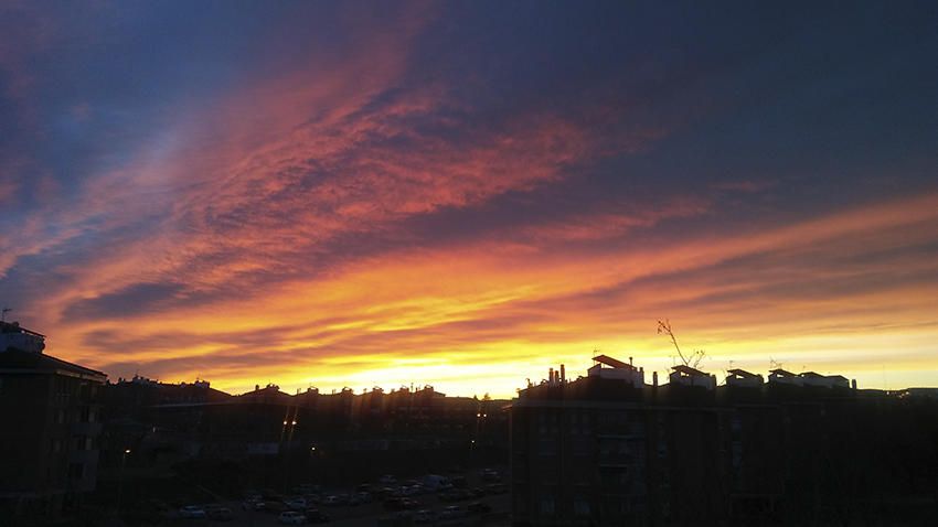 Manresa. El dia 28 de febrer, a les 7 del matí, es va poder observar aquesta bonica albada des de la Balconada. Impressionant!