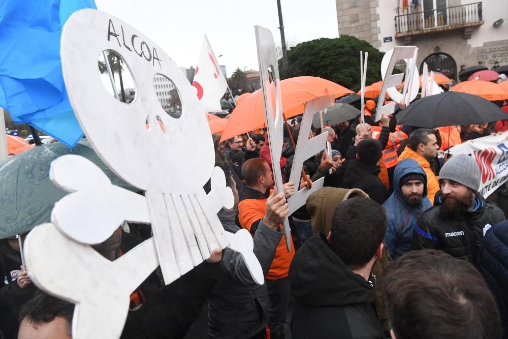 Concentración de trabajadores de Alcoa en A Coruña