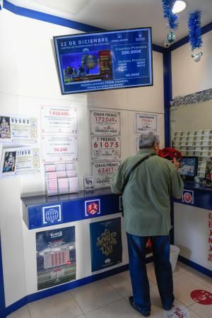 22-12-19  GRAN CANARIA. ZONA SUR. SAN BARTOLOME DE TIRAJANA. Seguimiento de la Loteria de Navidad en la Zona Sur, en la foto la Administracion de Loteria del Centro Comercial El Tablero que dio un 5º Premio. Fotos: Juan Castro.  | 22/12/2019 | Fotógrafo: Juan Carlos Castro