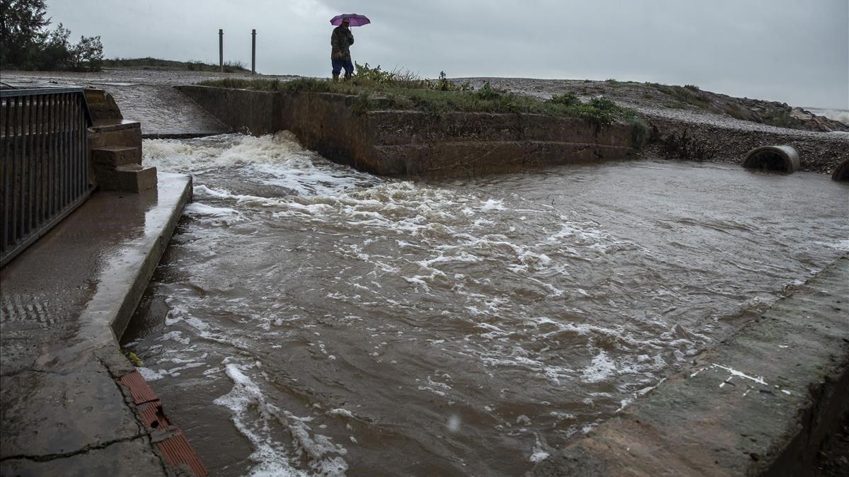 fcasals45521395 almenara  castell n 19 10 2018 sociedad  gota fr a  playa de181019091546