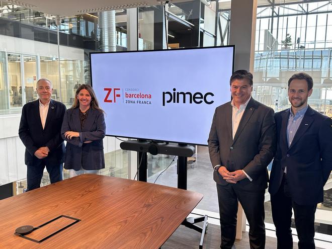 Pere Navarro, president executiu del CZFB, i Blanca Sorigué, directora general del CZFB, al costat dAntoni Cañete, president de Pimec, i Josep Soto, president de lÀrea dIndústria i Nova Economia de Pimec