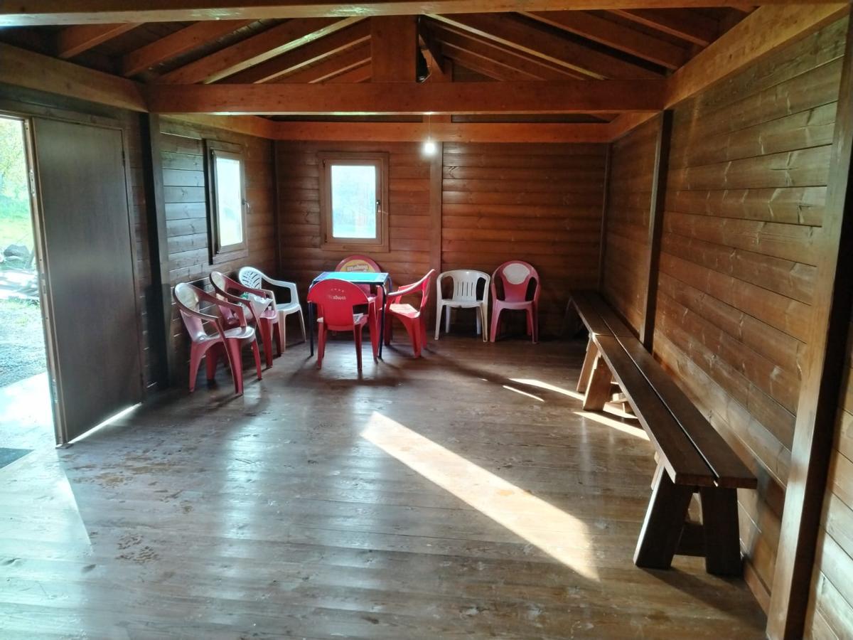 Interior de centro social de Rubial.