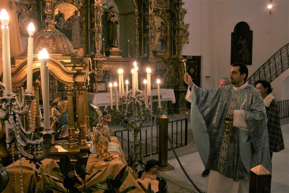Momento de la bendición del Misterio de la Natividad de los hermanos Martínez Cava.