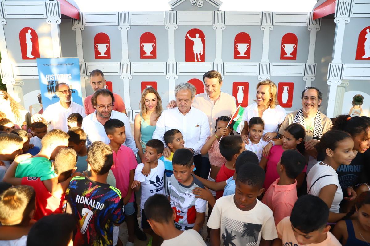 Las instituciones reciben a los niños saharauis