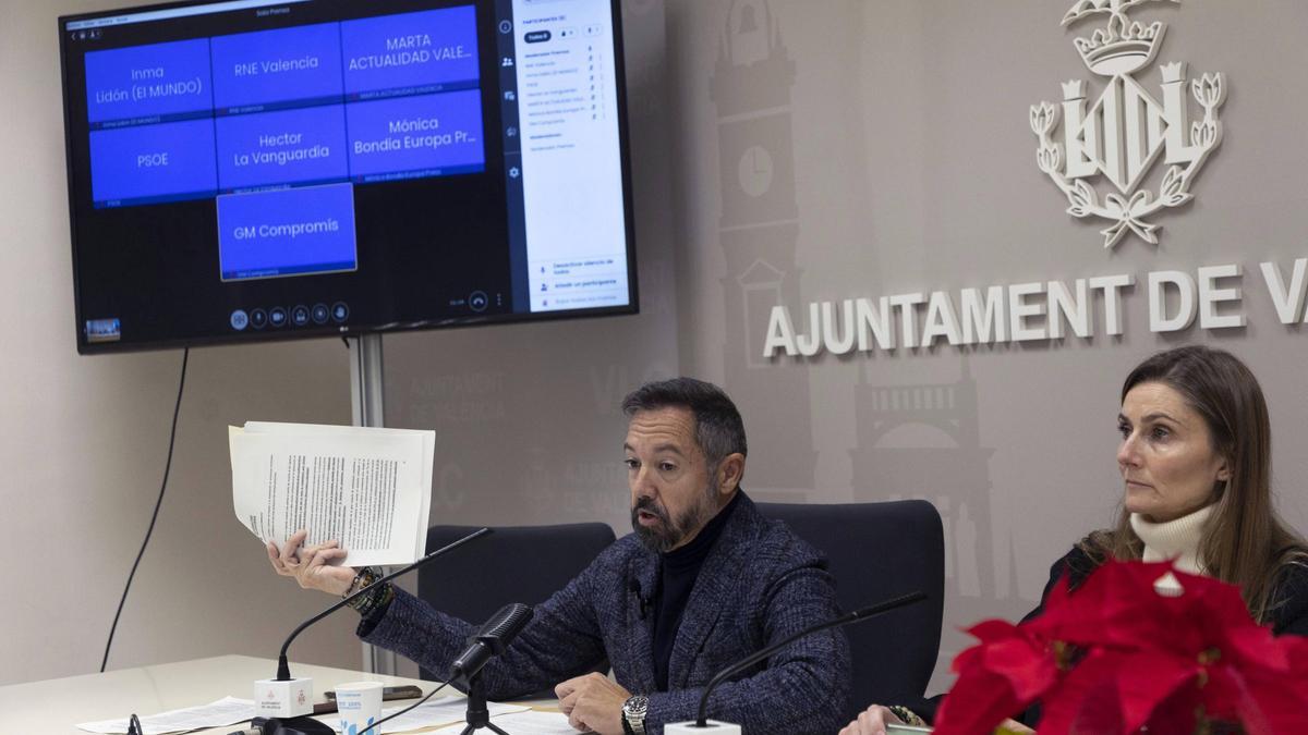 Badenas i Herrero intervenen en una roda de premsa, en una foto d’arxiu