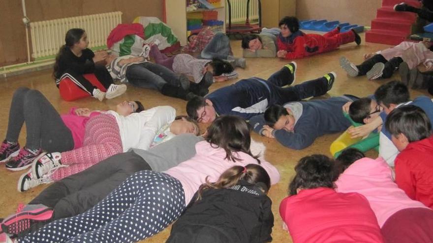 Sesión de &quot;mindfulness&quot; en un colegio avilesino.