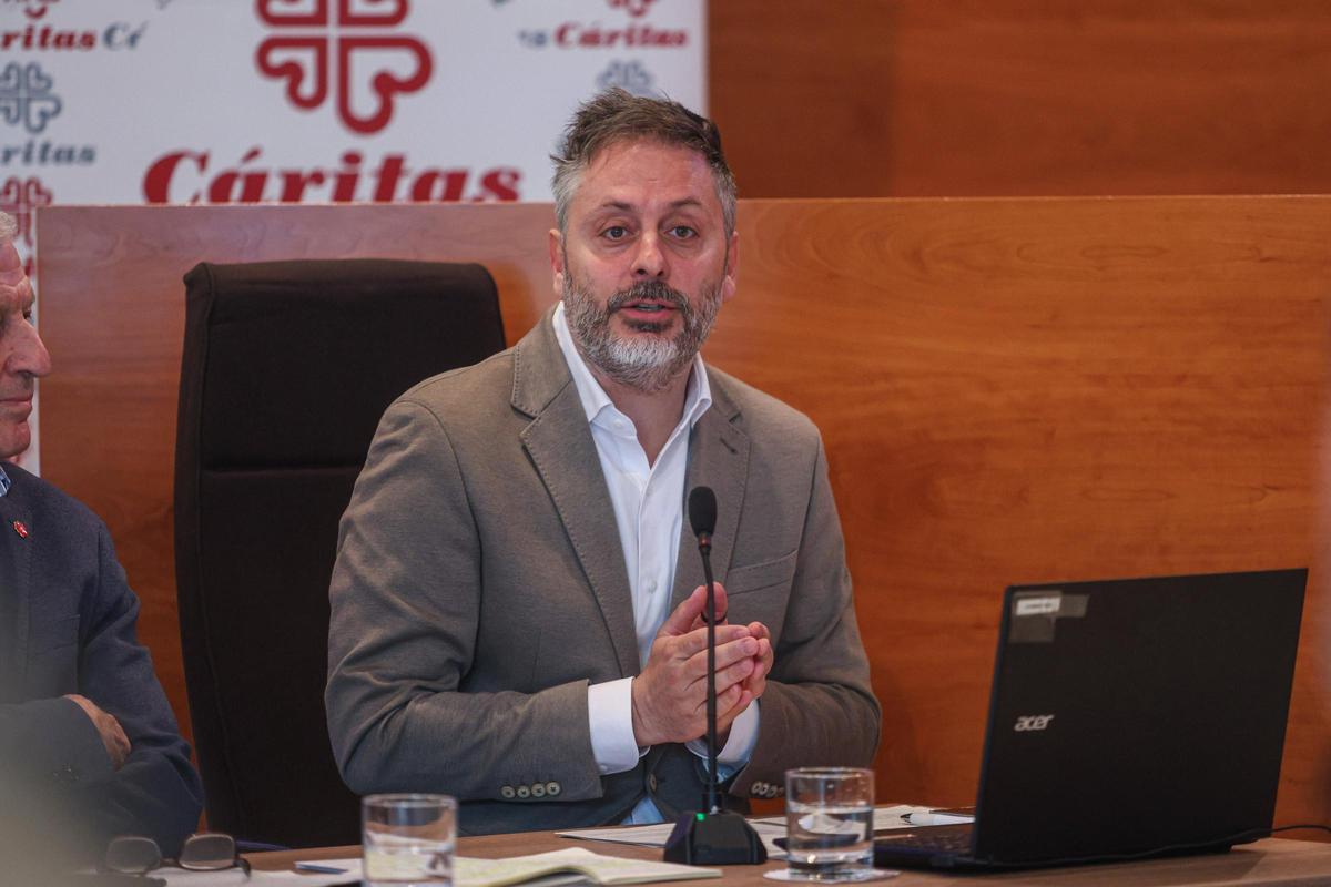 El sociólogo Thomas Ubrich en la presentación del Informe Foessa de Cáritas Ibiza