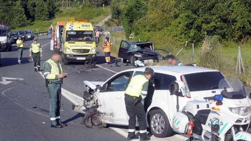 Una mujer fallece en Arousa en una colisión con un taxi en la vía rápida