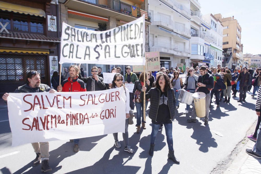 Manifestació de la plataforma Salvem la Pineda d''en Gori a Palamós