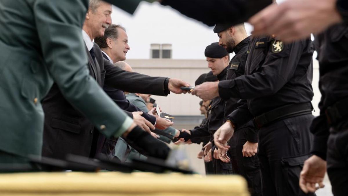 Entrega de la Medalla de Aragón a los miembros de la Guardia Civil que participaron en las labores en Catarroja