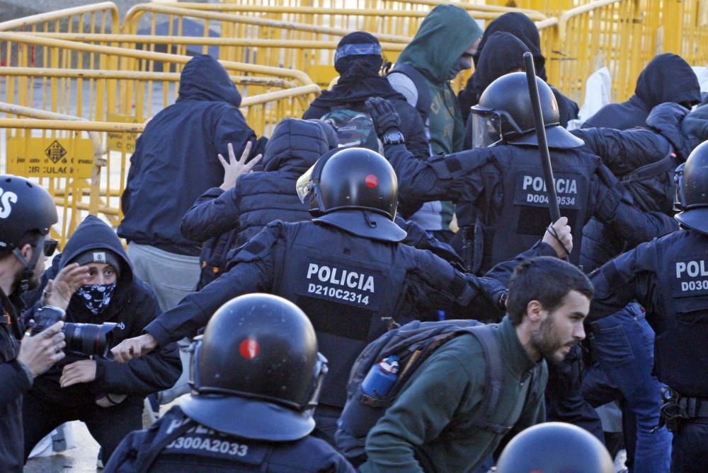 Manifestació contra la Constitució a Girona.