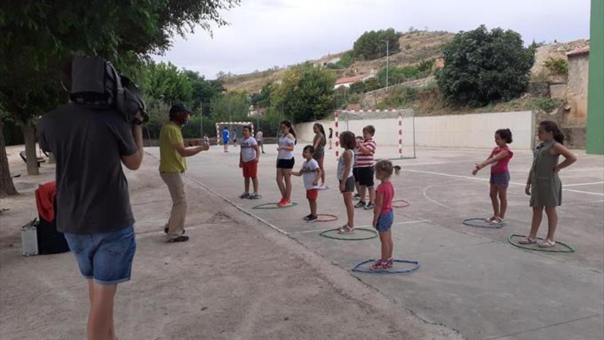 El campamento ameniza las mañanas de los más pequeños