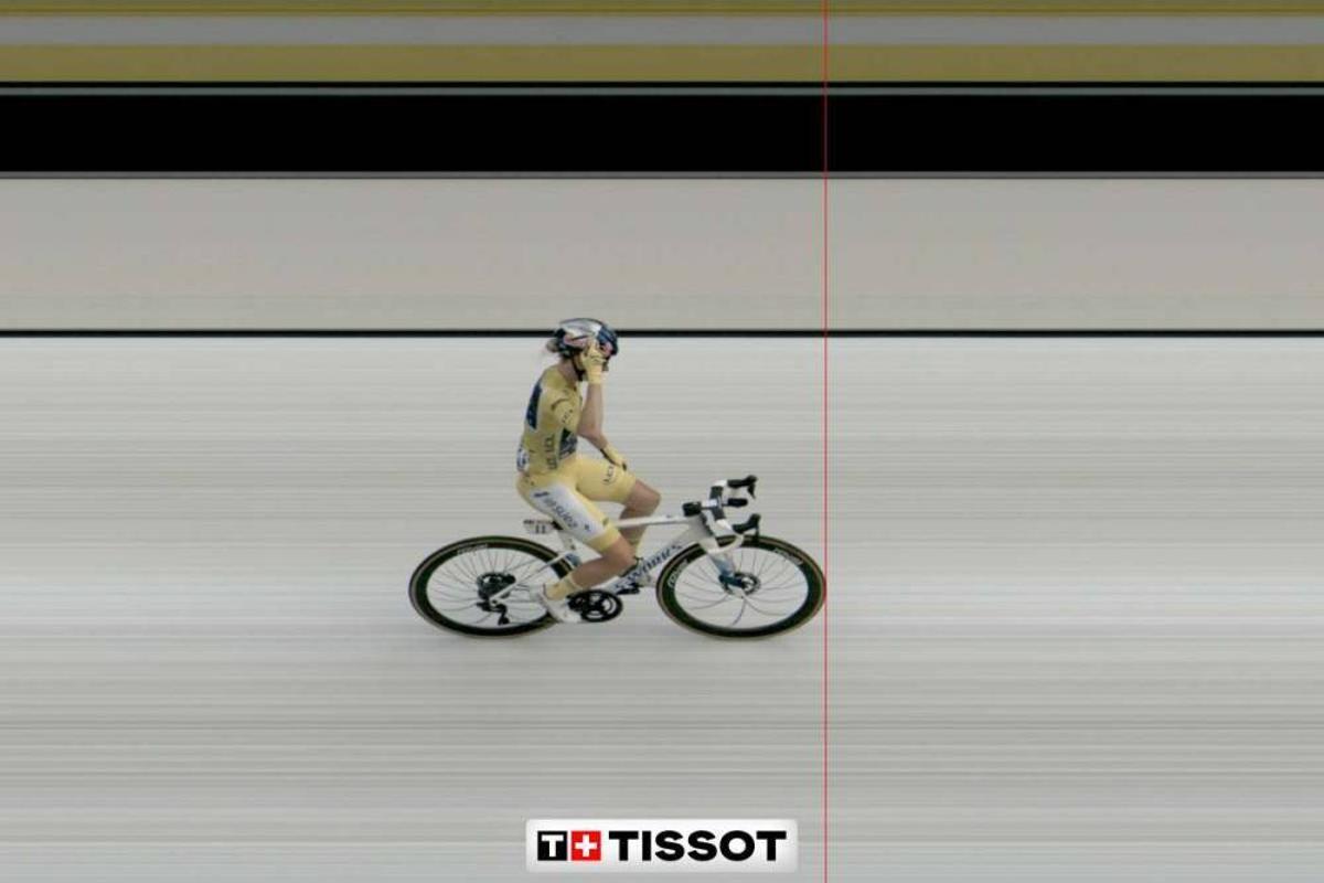La 'foto finish' de Demi Vollering.