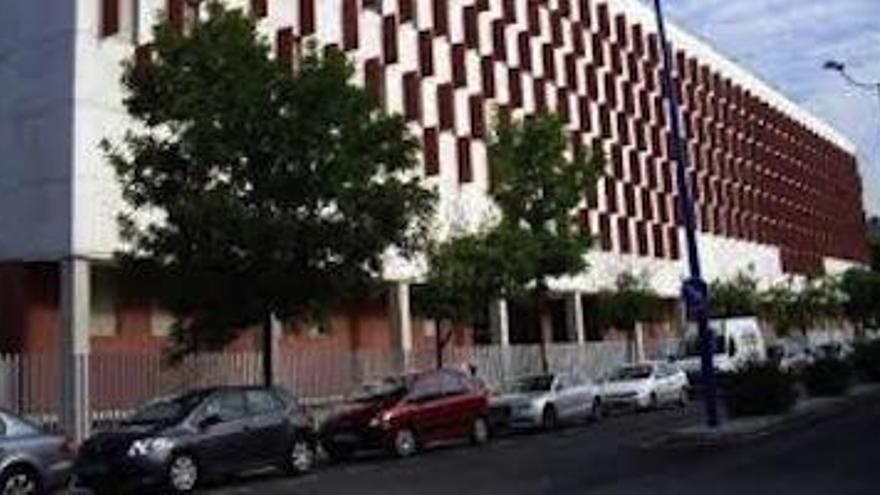 Una imagen exterior de la facultad de Comunicación de Sevilla.