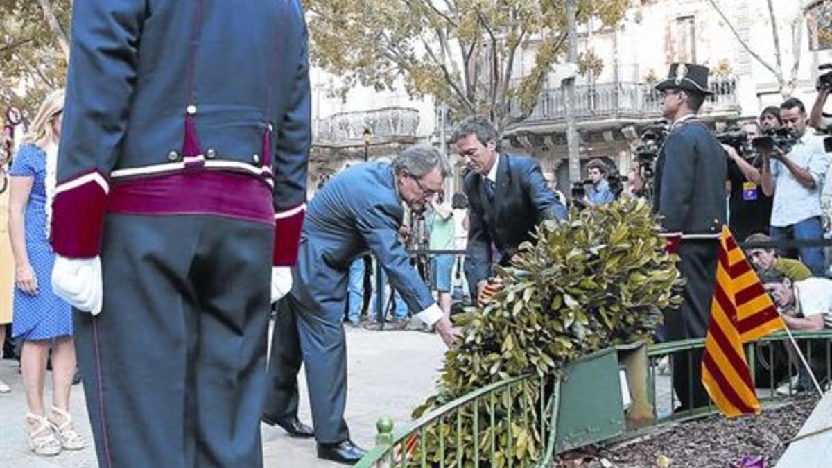 El presidente de la Generalitat, Artur Mas, durante la tradicional ofrenda floral al monumento a Rafael Casanova.