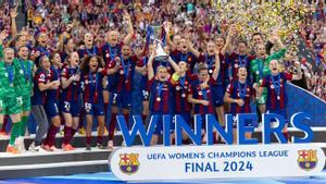 Las jugadoras del Barça levantan su tercera Champions League al cielo de Bilbao