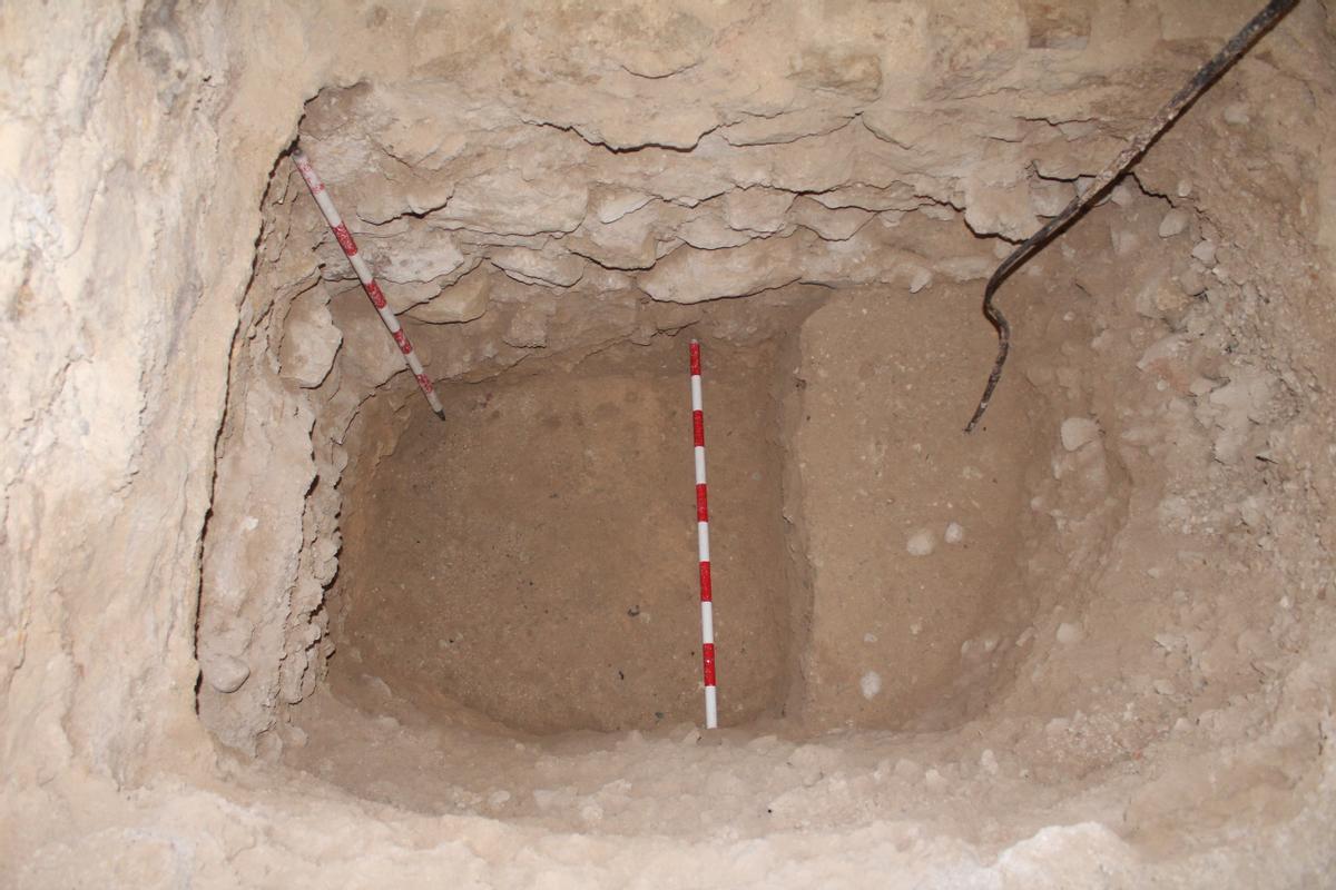 Pavimentos del siglo XV aparecidos en el subsuelo de la Iglesia de Nuestra Señora de las Nieves de Monforte del Cid.