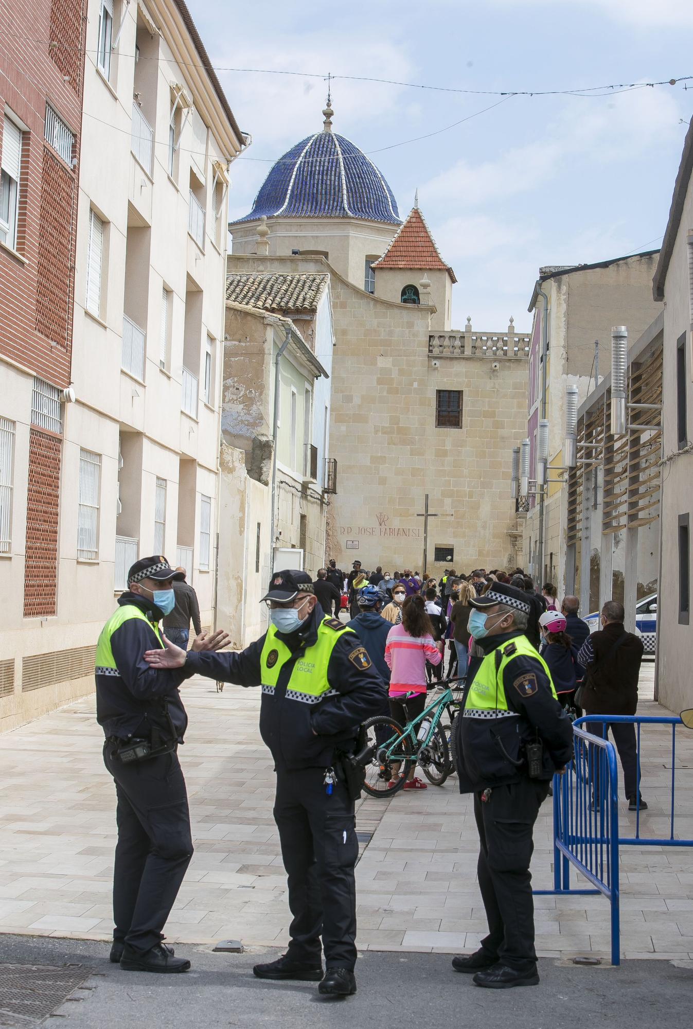 Largas colas en Santa Faz durante el domingo