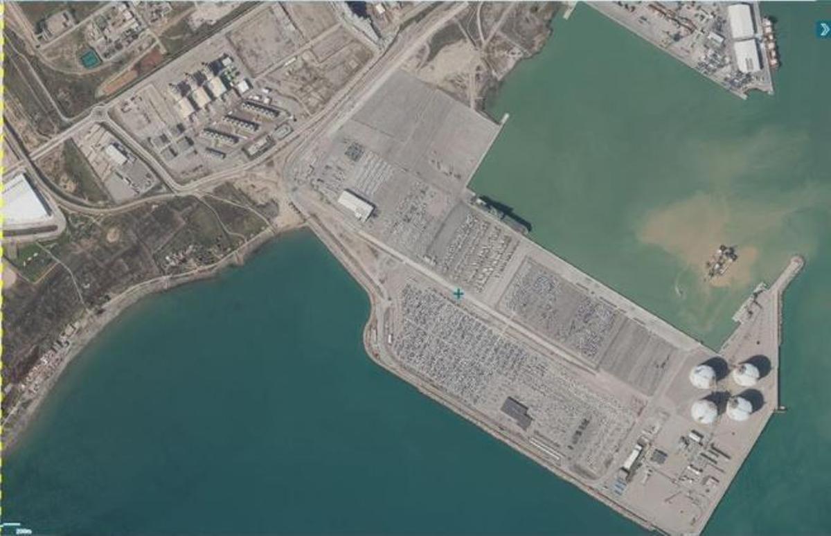 Vista de la campa para coches del puerto de Sagunt en 2025.