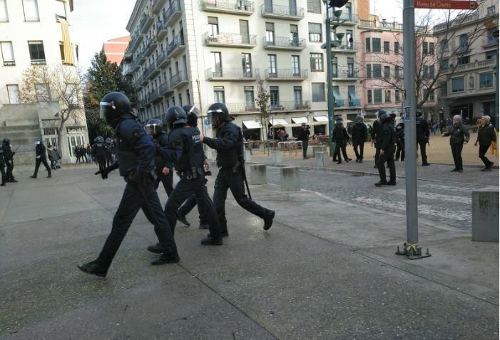 Manifestació contrària a l'acte de Borbonia a Girona pel Dia de la Constitució