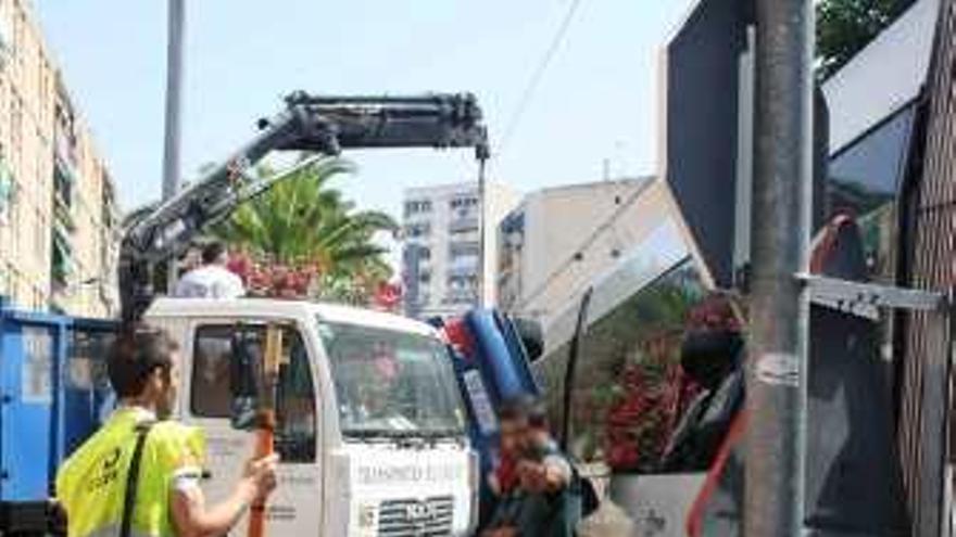 El accidente ocurrió a pocos metros de pasar el puente.