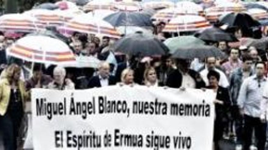 El homenaje a Blanco refleja la desunión entre el PP y el PSOE