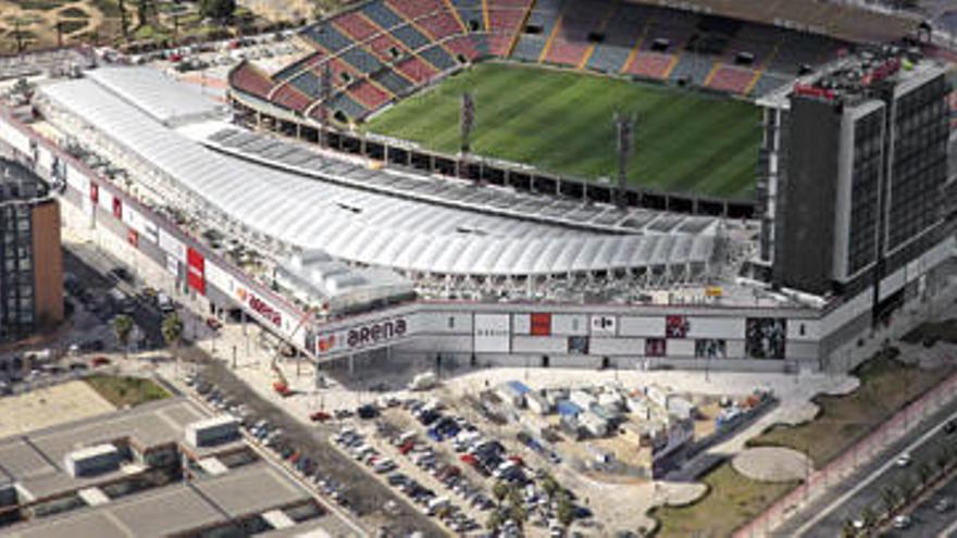 Vista general del estadio del Levante y del centro comercial Arena.