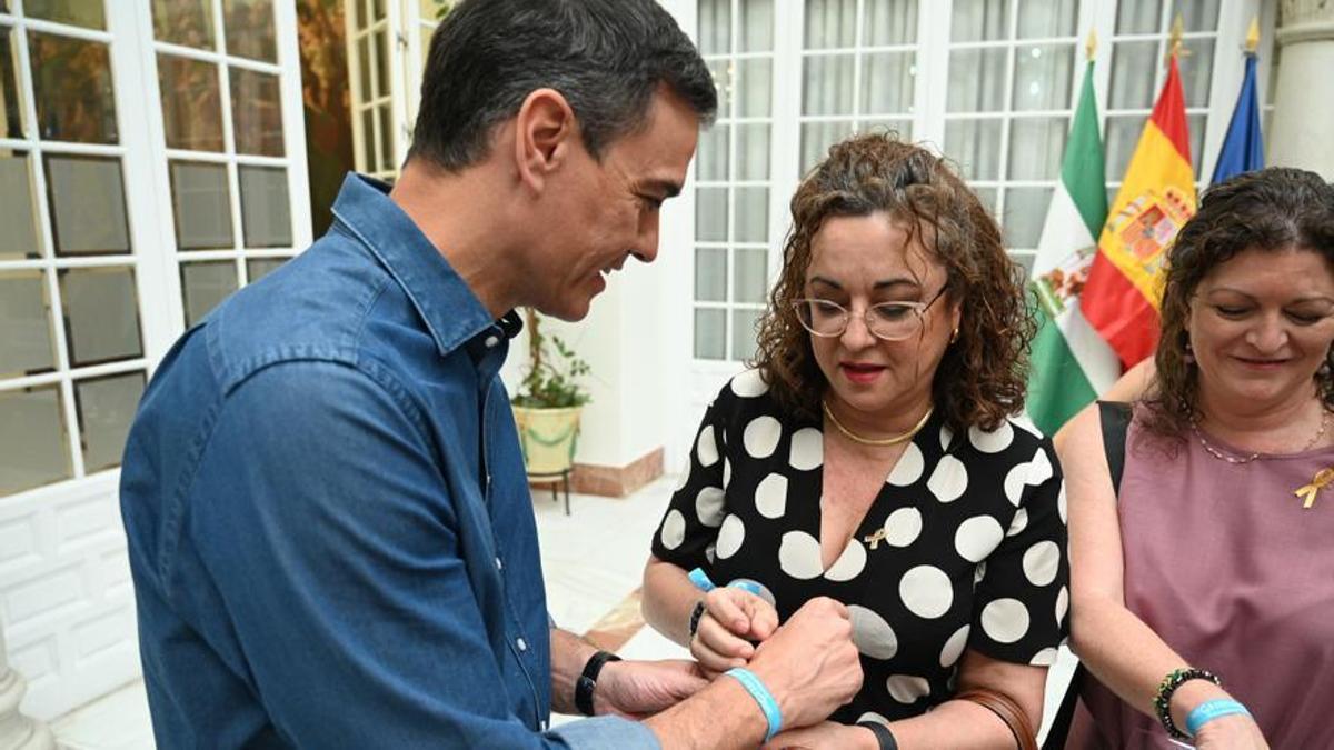 Pedro Sánchez, con pacientes con cáncer.