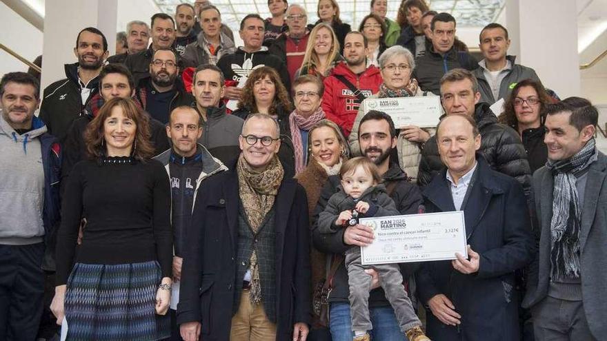 Entrega de los premios a los escolares de la carrera de San Martiño. // Brais Lorenzo