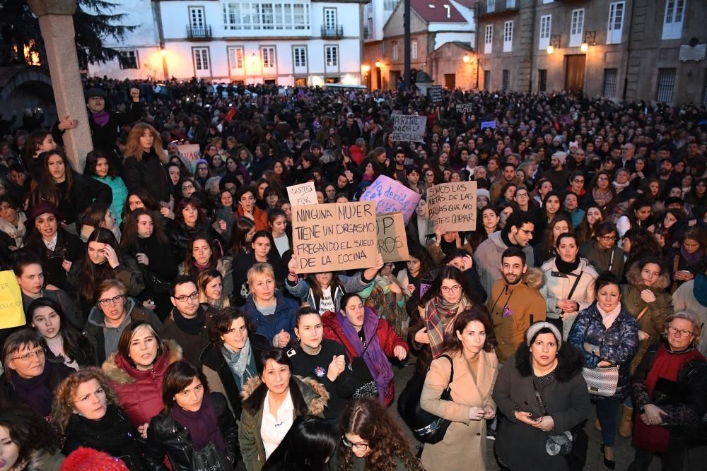 33.000 mujeres y hombres secundan las manifestaciones feministas en A Coruña