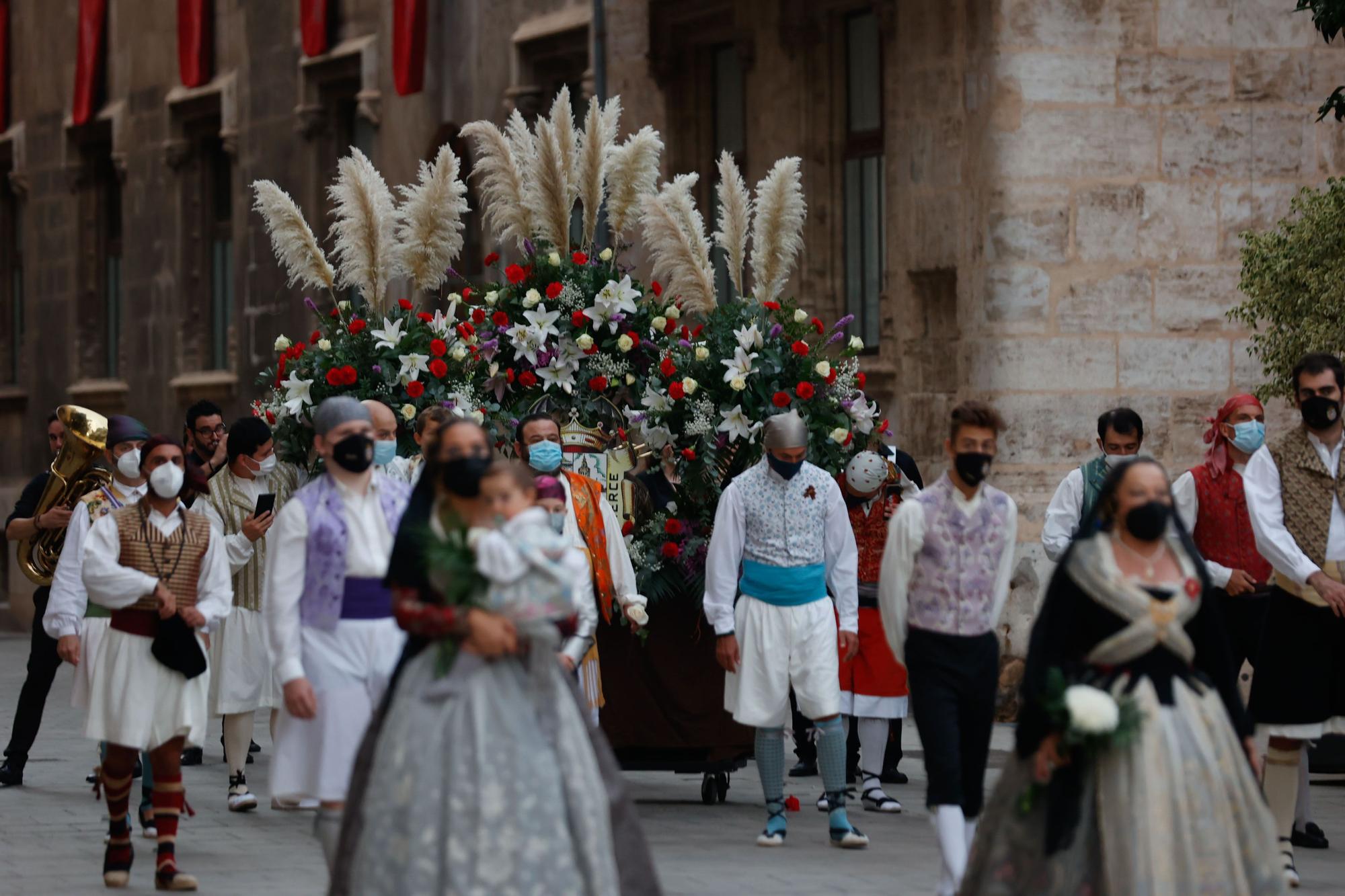 Búscate en el segundo día de Ofrenda por la calle de Caballeros (entre las 20.00 y las 21.00 horas)