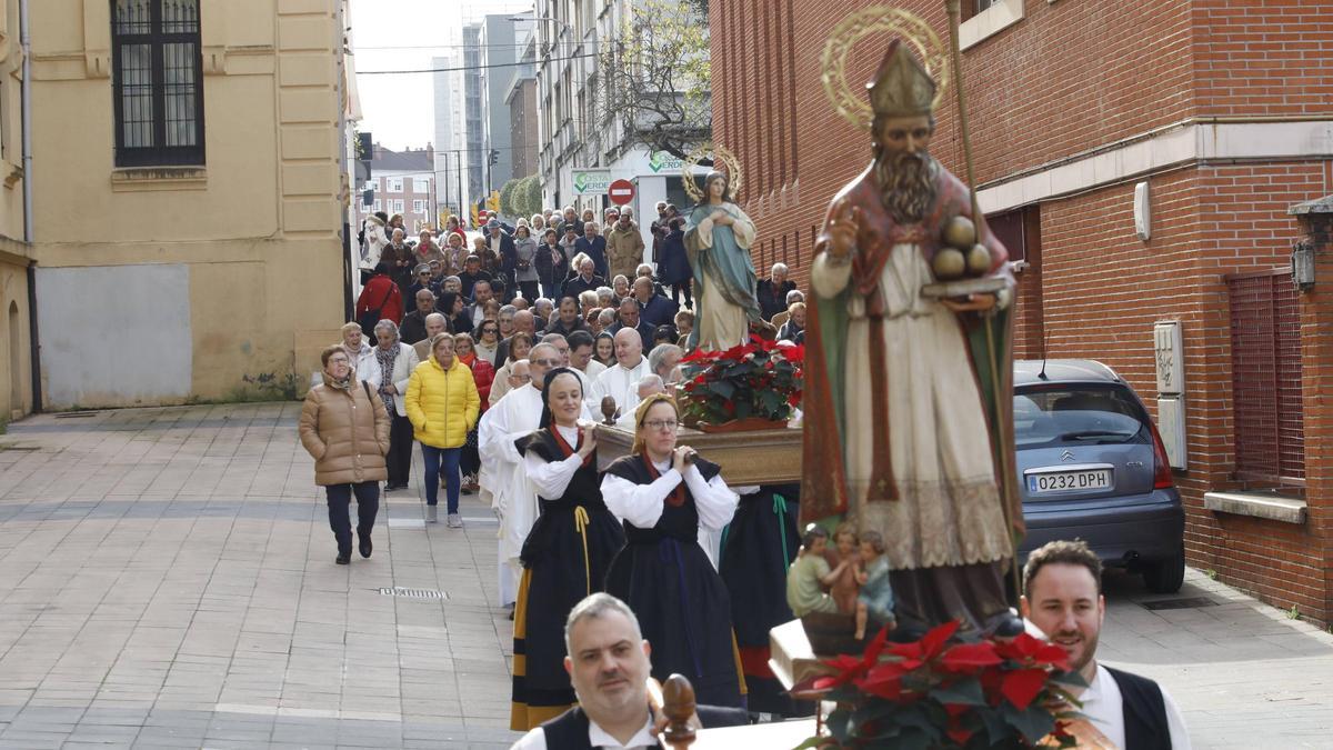 El Coto se echa a la calle para celebrar San Nicolás (en imágenes)