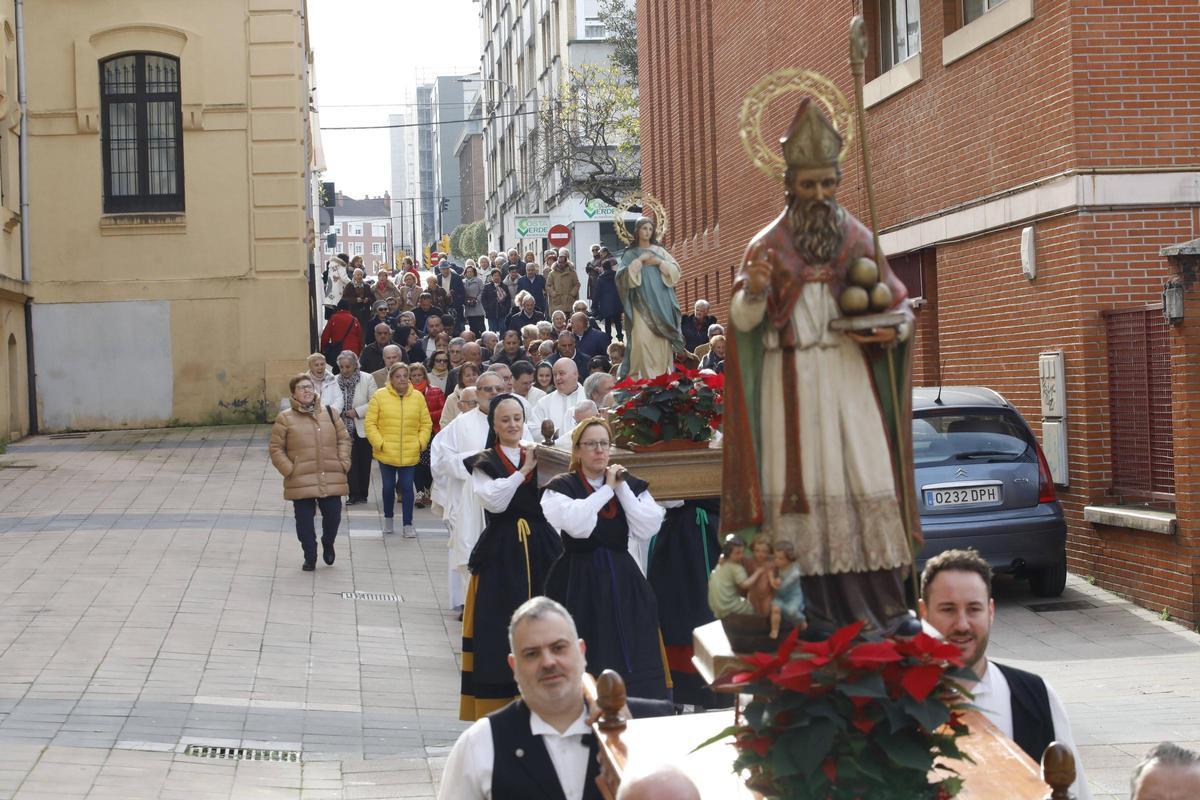 El Coto se echa a la calle para celebrar San Nicolás (en imágenes)