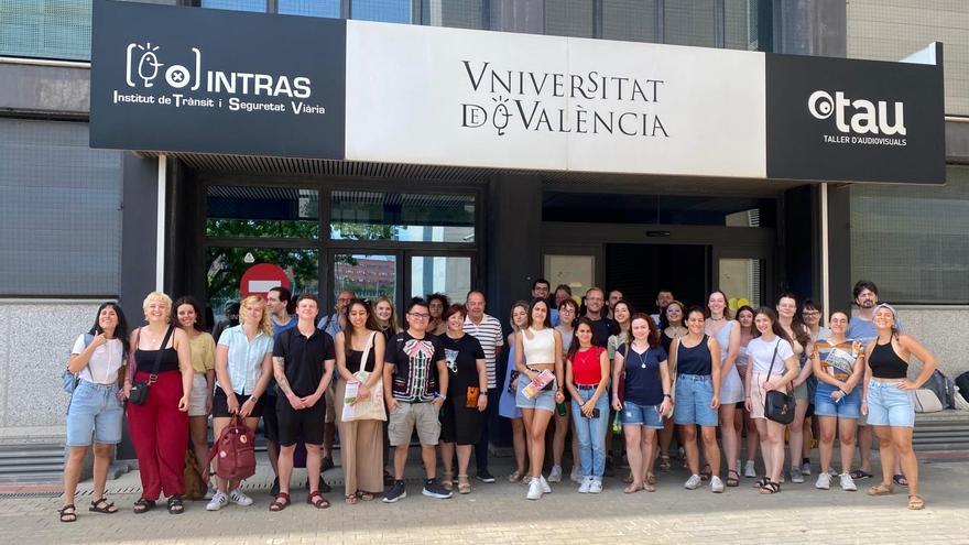 Trenta estudiants de tot el món milloren els seus coneixements en valencià