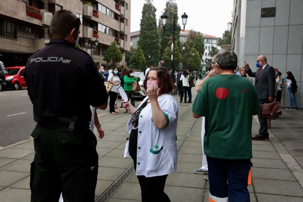 Amenaza de bomba en Oviedo: desalojan el Centro Cívico y acordonan la zona